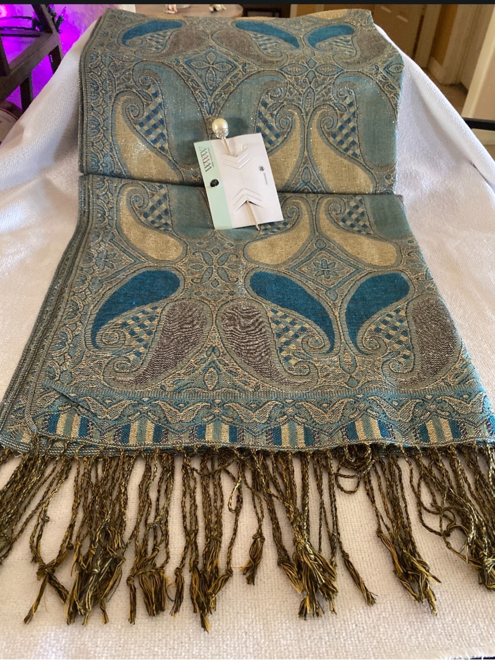 Luxury Paisley Jacquard Shawl / Wrap